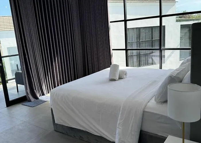 Apartahotel Valeria 4*